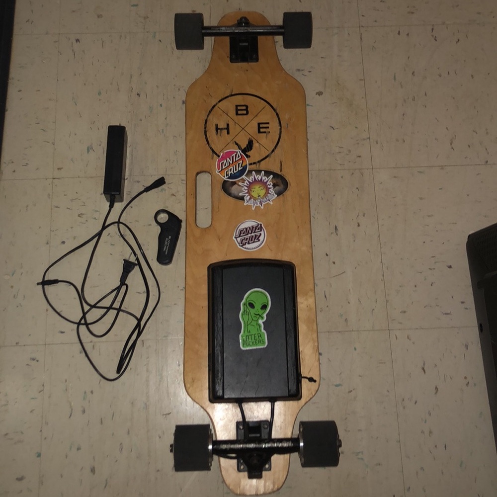 Blackhawk electric skate board made from the brand of Tony  Hawk. Go’s 15-20 mph